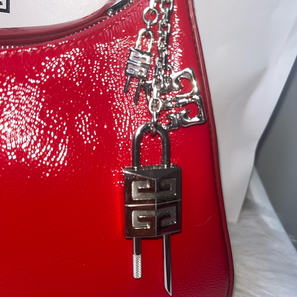 Givenchy Red Patent Leather Shoulder Bag with Charm - Picture 4 of 8